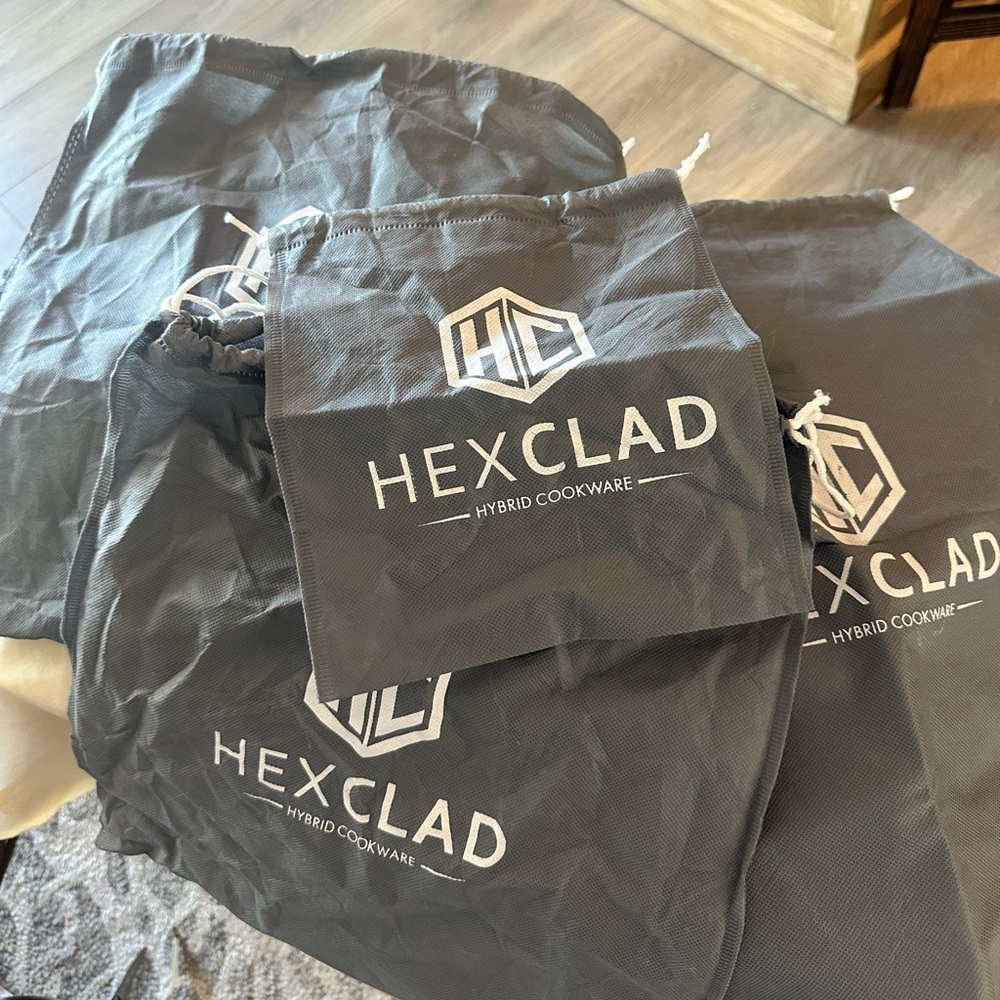HexClad Gray Hybrid Cookware Set of 4, Storage Bags.
